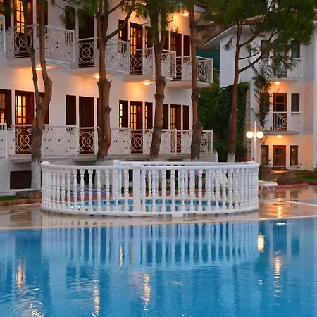 Hotel White