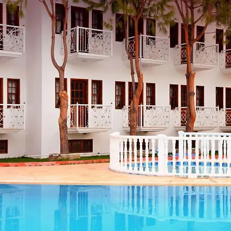 Hotel White