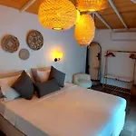 Hotel White
