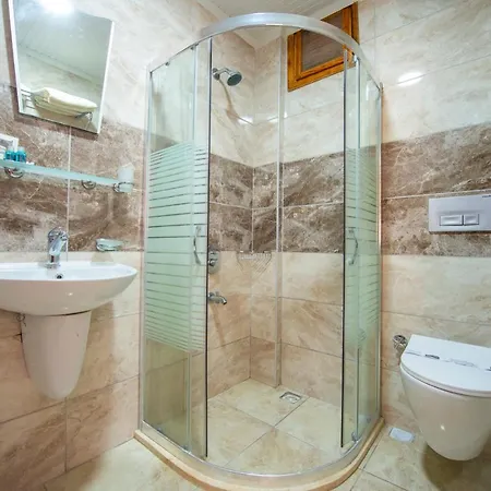 Hotel White 3*